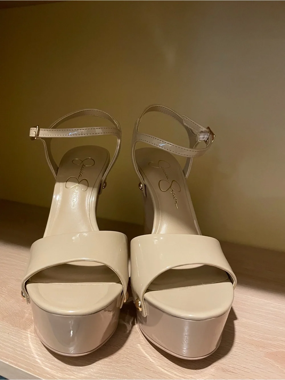 Jessica Simpson chic nude
